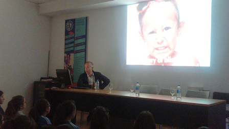 Prevención del cáncer de piel - Charla del Dr. Martínez Escribano en Centro de Enseñanza Severo Ochoa 13 20170309 114545